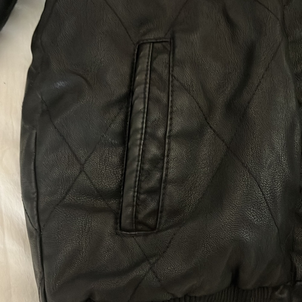 leather jacket - Picture 3 of 3